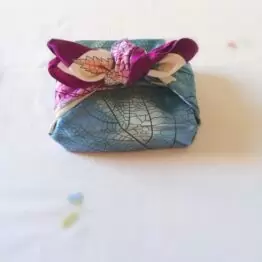 4 sabonetes + furoshiki